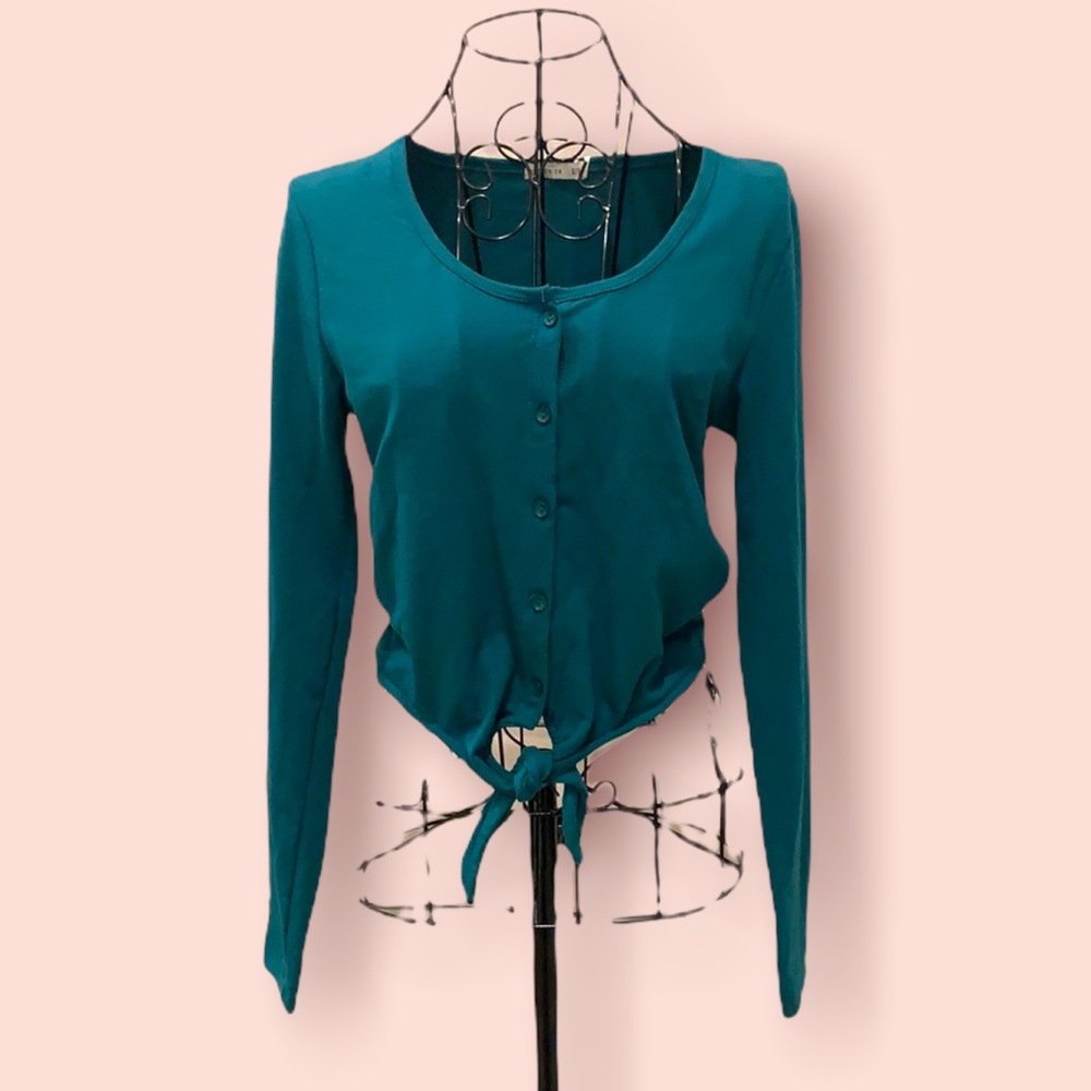 NEW W/TAGS! Scoop neck henly tie front crop size XS